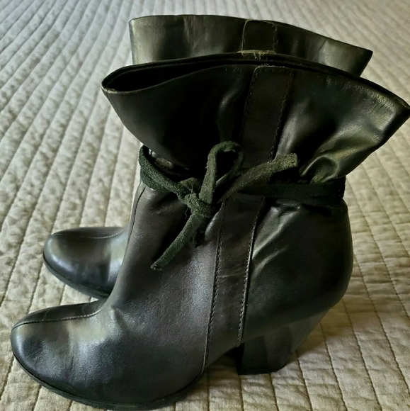 Nine & Co. Marissa Black Leather Booties - Picture 3 of 9